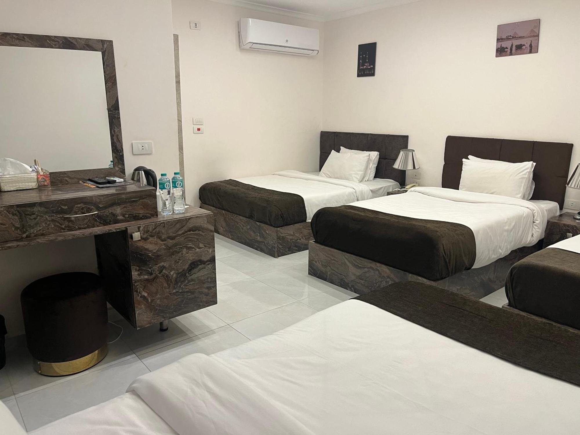 Shadow Pyramids Suites And Jacuzzi Kafret el-Gabal 外观 照片